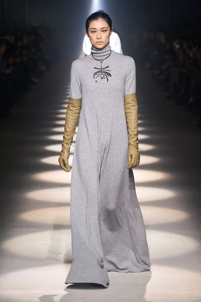 Look 10